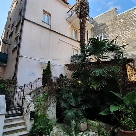 Queen Ernesta Iii. Rovinj