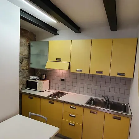 Queen Ernesta Iii. Apartment *